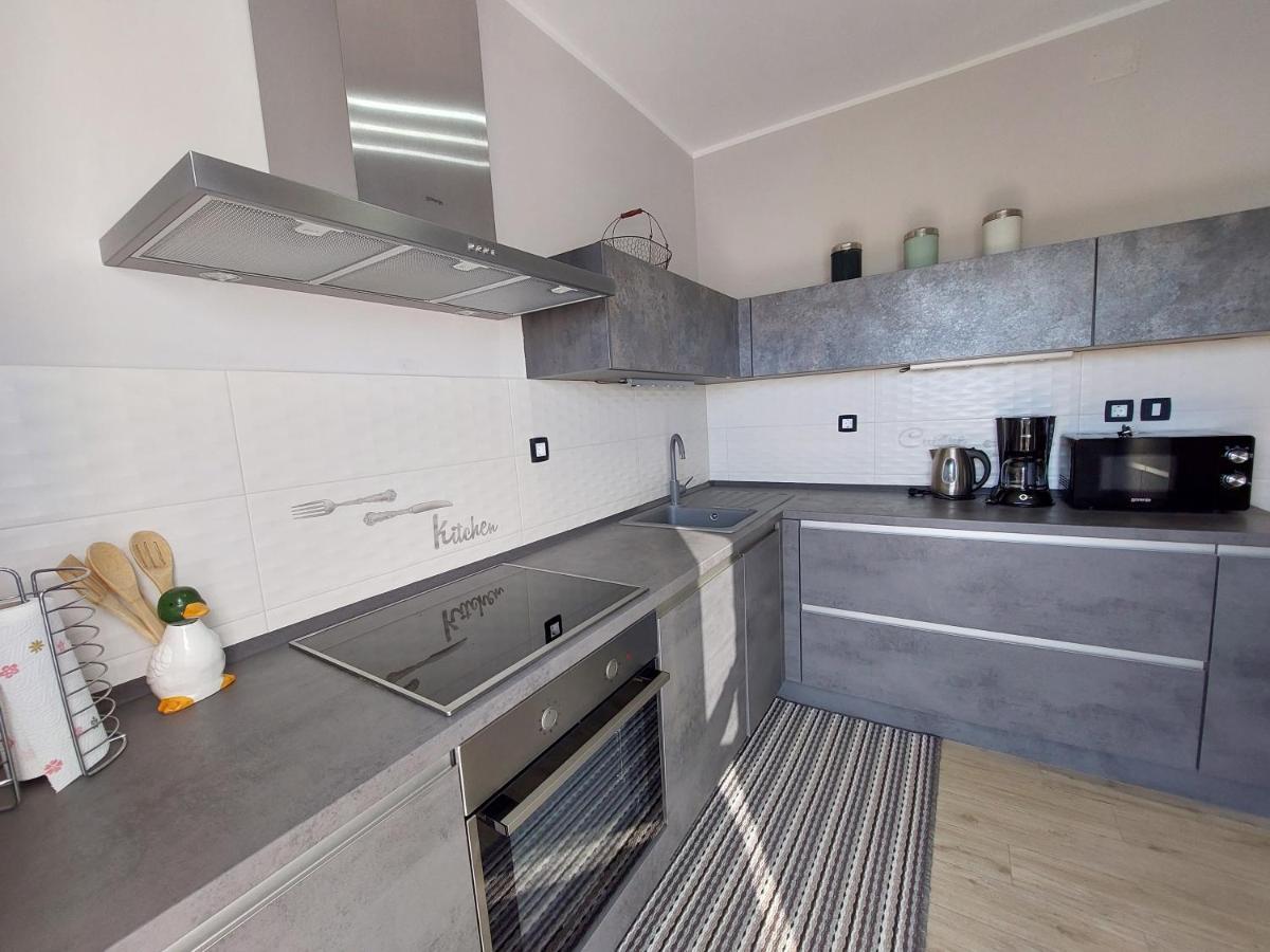 Family Apartment Cathy Galižana Exteriör bild