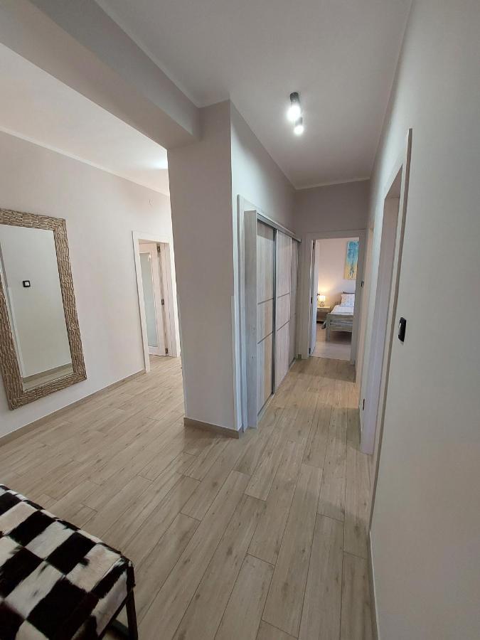 Family Apartment Cathy Galižana Exteriör bild