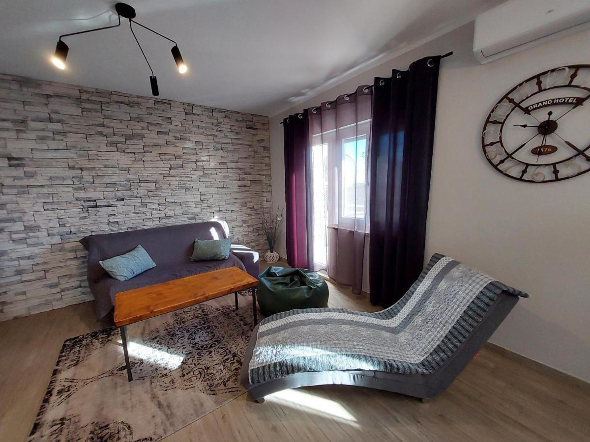 Family Apartment Cathy Galižana Exteriör bild