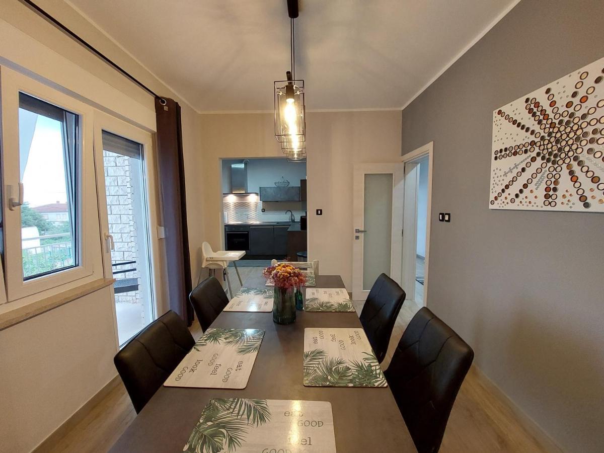Family Apartment Cathy Galižana Exteriör bild