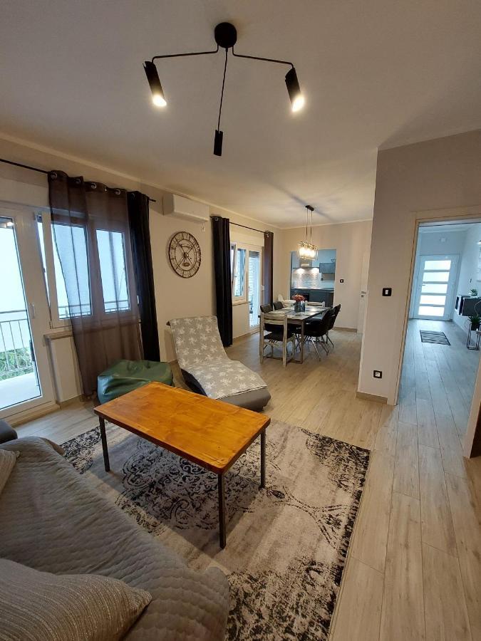 Family Apartment Cathy Galižana Exteriör bild